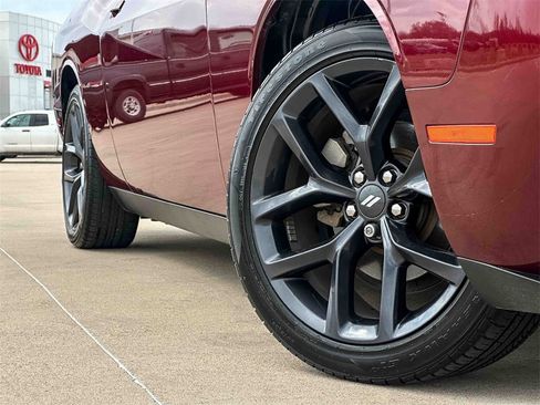 Used 2023 Dodge Challenger SXT w/ Blacktop Package image 9