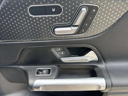 Used 2025 Mercedes-Benz GLB 250 image 14