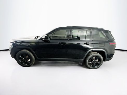 Used 2023 Jeep Grand Cherokee Limited w/ Black Appearance Package image 4