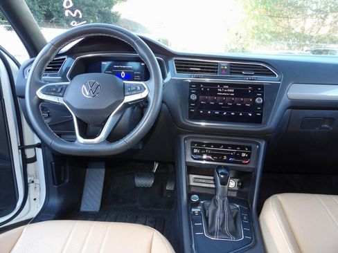 Used 2022 Volkswagen Tiguan SE image 6