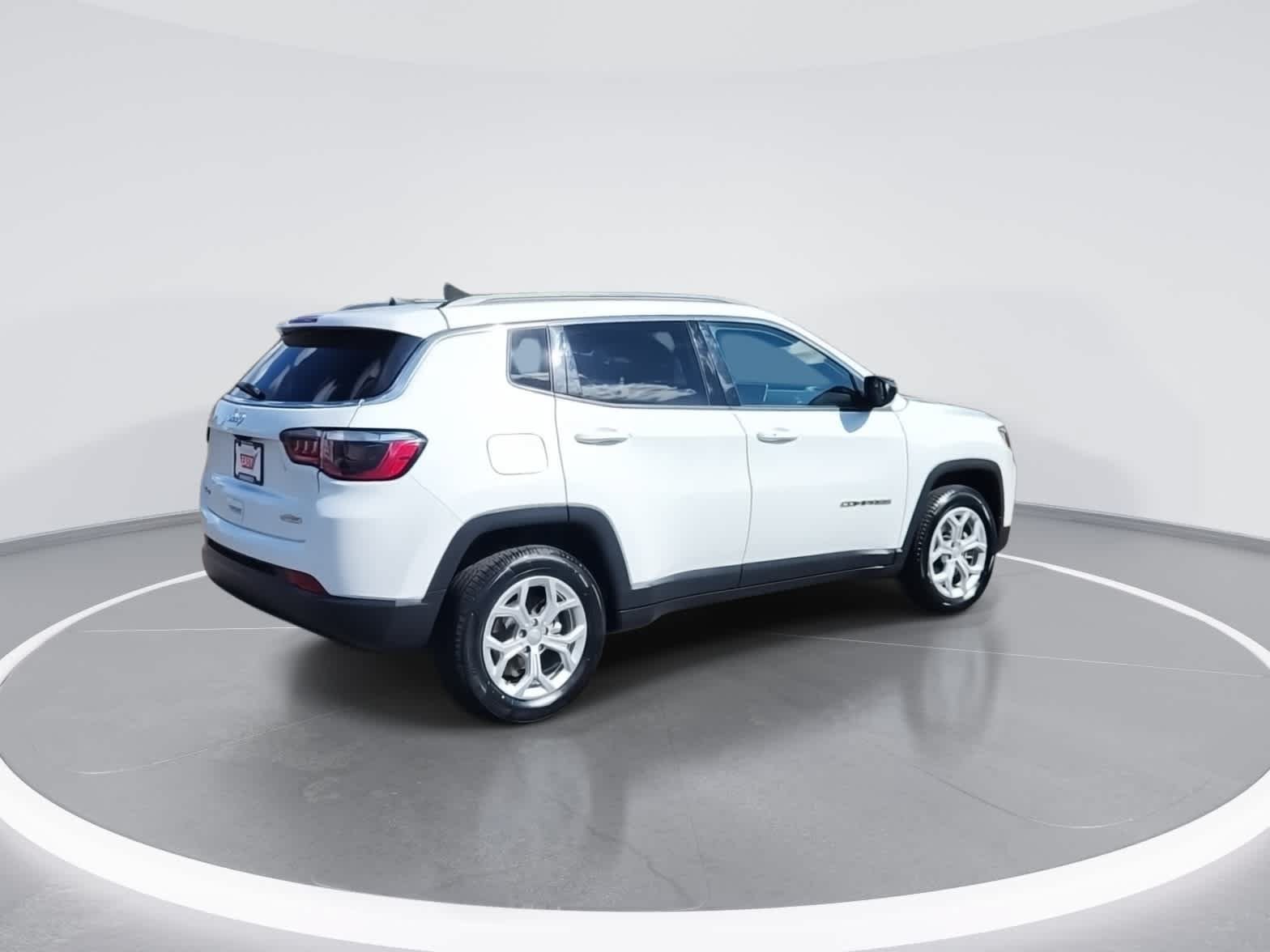 Used 2024 Jeep Compass Latitude AWD/4WD image 8