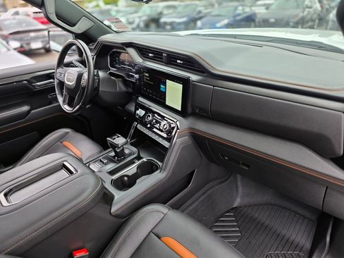 Used 2022 GMC Sierra 1500 AT4 w/ AT4 Premium Package AWD/4WD image 9