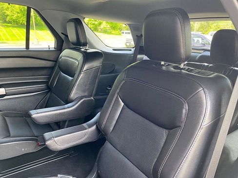 Used 2023 Ford Explorer Limited w/ Limited Technology Package AWD/4WD image 35