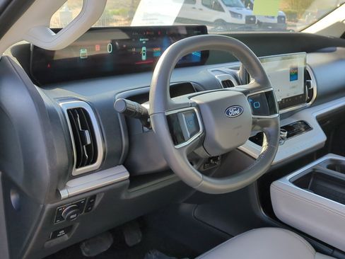 Used 2025 Ford Expedition Max Active image 14