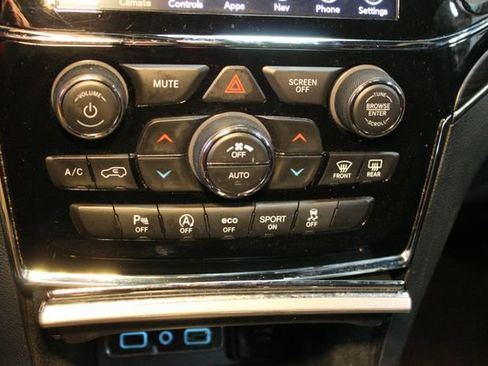 Used 2020 Jeep Grand Cherokee Limited w/ Luxury Group II RWD image 28