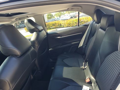 Used 2024 Toyota Camry SE image 11