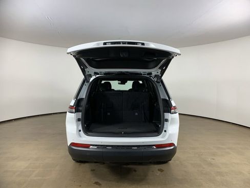 Used 2025 Jeep Grand Cherokee L Limited AWD/4WD image 9