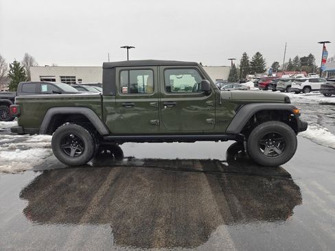 Used 2021 Jeep Gladiator Sport image 4