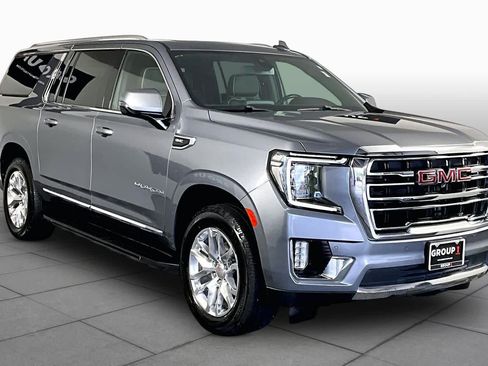 Used 2022 GMC Yukon XL SLT w/ SLT Premium Package AWD/4WD image 3