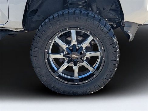 Used 2016 Toyota Tacoma SR image 9