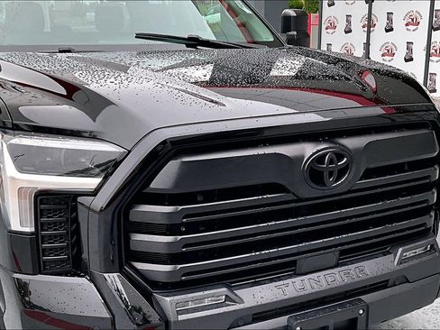 Used 2022 Toyota Tundra SR5 w/ SR5 Convenience Package AWD/4WD image 31