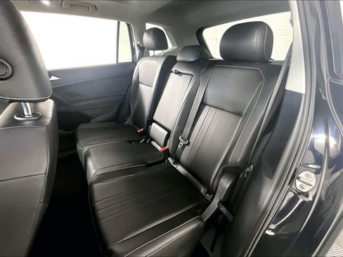 Used 2022 Volkswagen Tiguan SE image 26