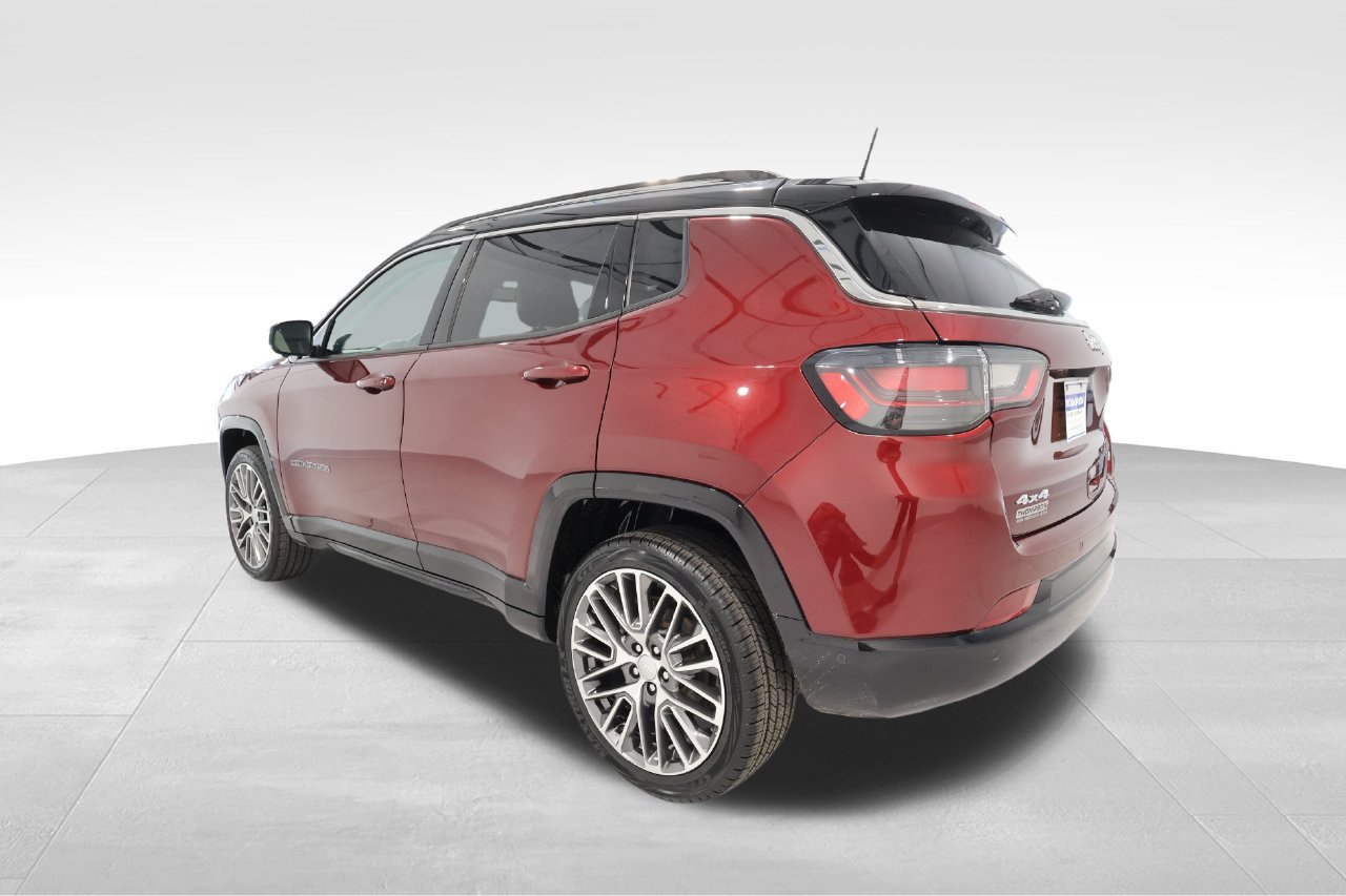 Used 2022 Jeep Compass Limited w/ Elite Group AWD/4WD image 2