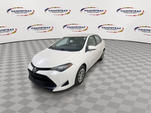 Used 2018 Toyota Corolla LE image 4