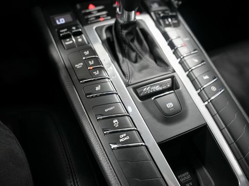 Used 2020 Porsche Macan AWD/4WD image 19