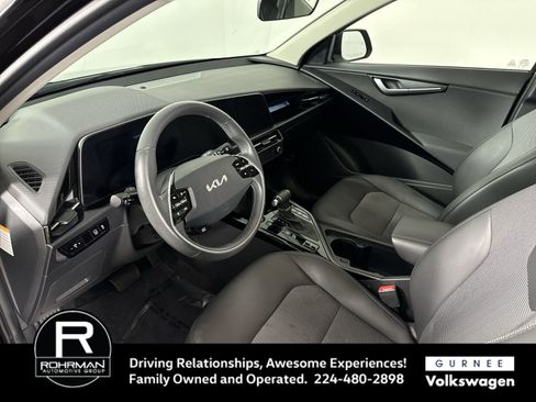 Used 2023 Kia Niro EX image 4