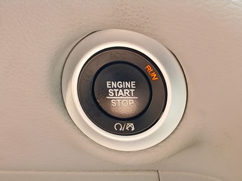 Used 2024 Chrysler Pacifica Touring-L FWD image 24