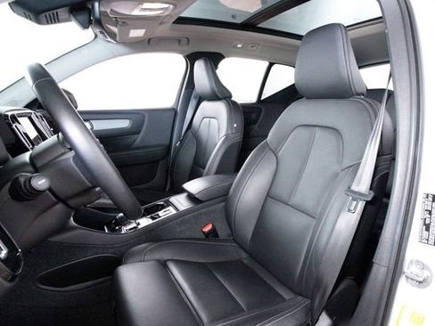 Certified 2025 Volvo XC40 B5 Ultra w/ Protection Package Premier AWD/4WD image 20