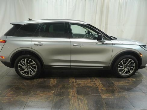 Used 2022 Lincoln Corsair AWD w/ Equipment Group 101A image 4