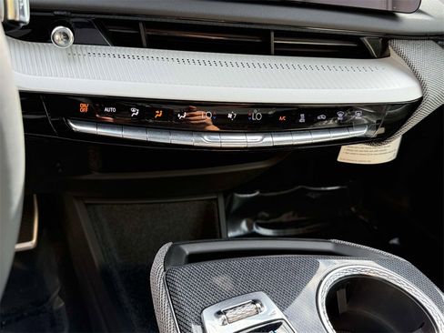 Used 2025 Cadillac Optiq Luxury 1 image 25