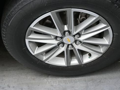 Used 2023 Chevrolet Traverse LT FWD image 26