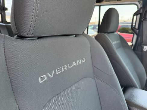 Used 2020 Jeep Gladiator Overland AWD/4WD image 11