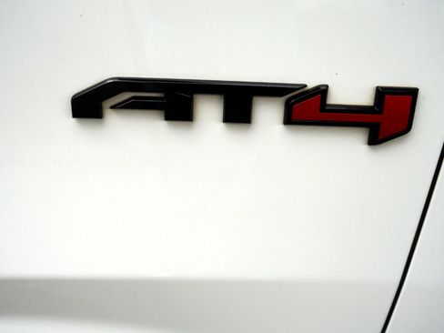 Used 2022 GMC Yukon AT4 image 3