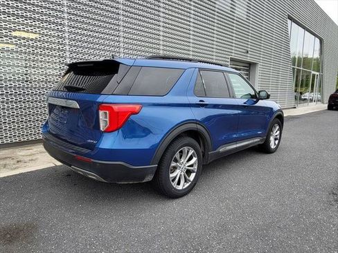 Used 2021 Ford Explorer XLT w/ Equipment Group 202A AWD/4WD image 4
