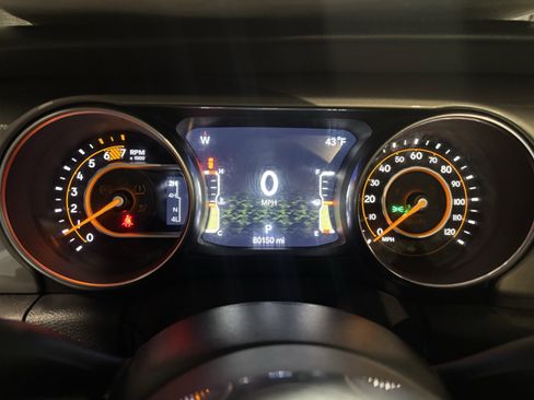 Used 2020 Jeep Wrangler Unlimited Sahara image 22