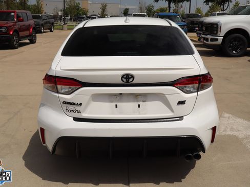 Used 2025 Toyota Corolla SE FWD image 4