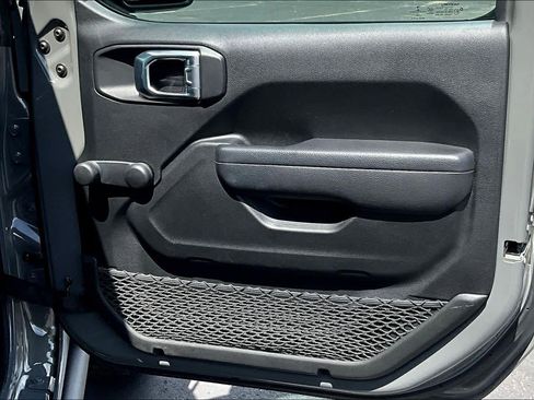 Used 2022 Jeep Wrangler Sport image 24