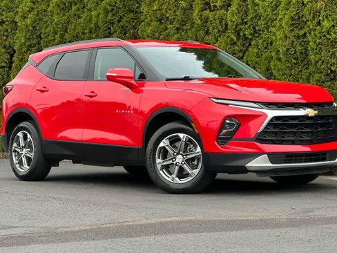 Used 2024 Chevrolet Blazer LT image 2