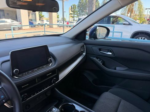 Used 2025 Nissan Rogue SV FWD image 34