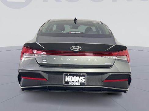 Used 2025 Hyundai Elantra Blue image 5
