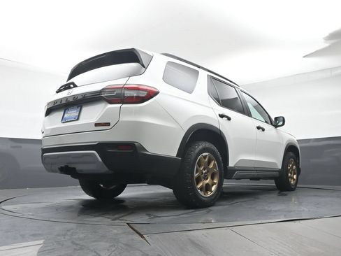Used 2024 Honda Pilot TrailSport image 34