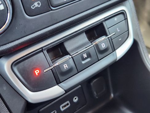 Used 2024 GMC Terrain SLE AWD/4WD image 22