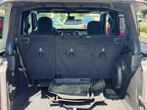 Used 2018 Jeep Wrangler Unlimited Sahara w/ Dual Top Group AWD/4WD image 7