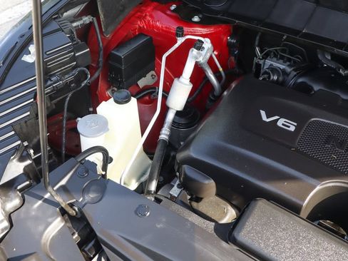 Used 2022 Nissan Pathfinder SV FWD image 12