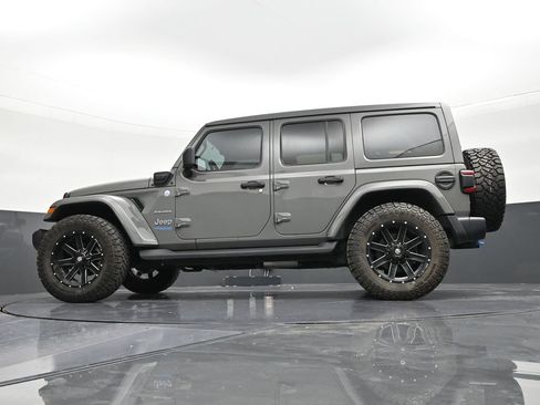 Used 2022 Jeep Wrangler Unlimited Sahara AWD/4WD image 21