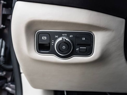 Used 2023 Aston Martin DB11 Coupe RWD image 15