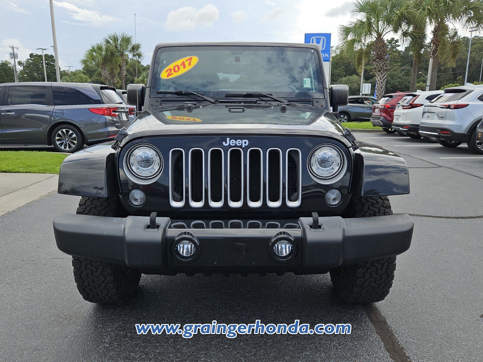 Used 2017 Jeep Wrangler Unlimited Sahara w/ Dual Top Group AWD/4WD image 8
