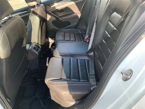 Used 2017 Volkswagen Golf 4-Door image 39