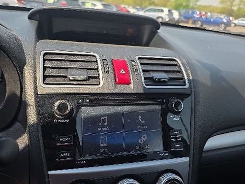 Used 2015 Subaru Crosstrek 2.0i Premium w/ Moonroof Package AWD/4WD image 11