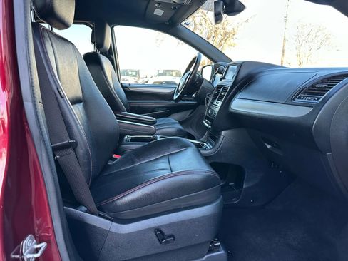 Used 2020 Dodge Grand Caravan GT image 22