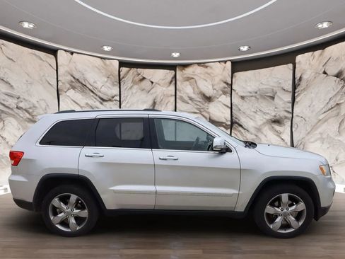 Used 2012 Jeep Grand Cherokee Overland image 4