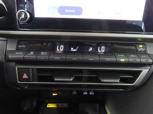 Used 2025 Toyota Camry LE FWD image 27