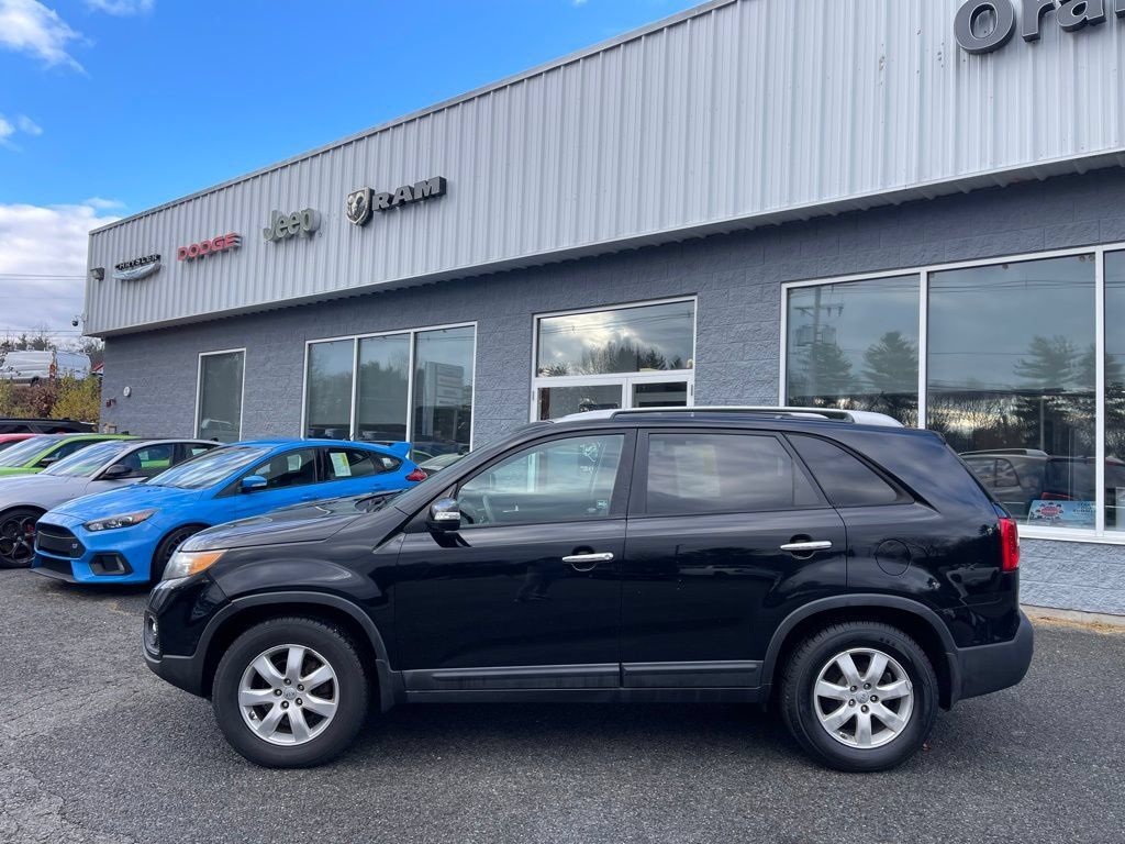 Used 2013 Kia Sorento LX w/ Convenience Pkg FWD image 3