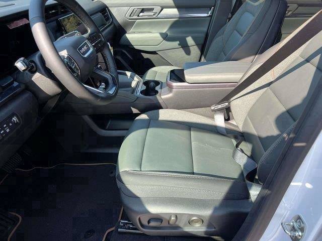 New 2027 GMC Terrain AT4 w/ Convenience Package III AWD/4WD image 16