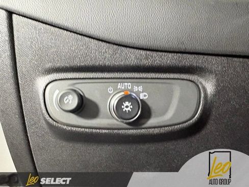 Used 2018 Chevrolet Equinox LT FWD image 19