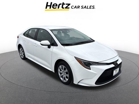 Used 2025 Toyota Corolla LE image 1